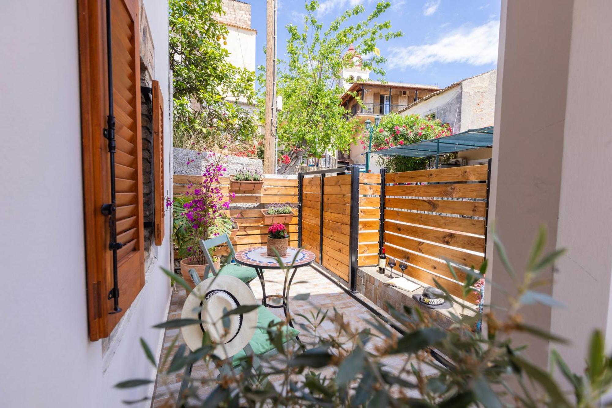 The Stone Suite Moraitika Exterior foto
